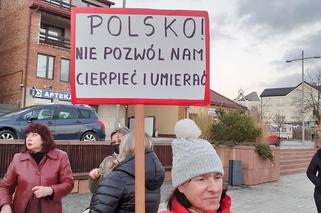 Ani jednej więcej. PROTEST w Starachowicach po śmierci 30-letniej kobiety