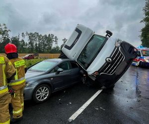 Karambol na DK 24 pod Międzyrzeczem. Zderzenie dwóch osobówek i dwóch ciężarówek