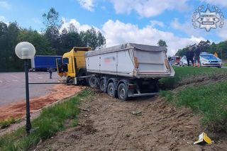 Karambol w Zawierciu. Na DK 78 zderzyły się cztery pojazdy. Są osoby poszkodowane