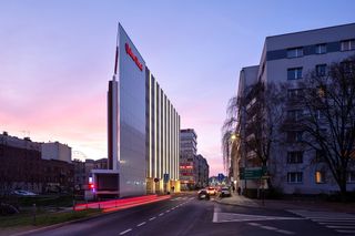 Życie w Architekturze 2025. Hotel Qubus - Hotel z infrastrukturą techniczną i garażem podziemnym. Pracownia Architektoniczna Czora & Czora sp. z o.o. Aleksander Czora, Grażyna Czora