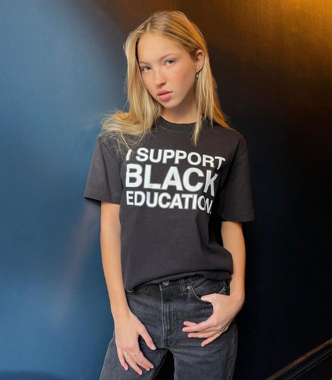 19-letnia córka Kate Moss na odważnych zdjęciach. O mamie mówi: "Jest stara, nudna i nosi dresy
