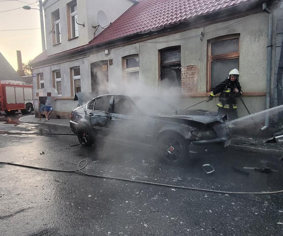 Auto nagle stanęło w płomieniach! W akcji kilka zastępów straży pożarnej [ZDJĘCIA]