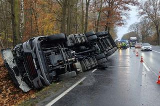 Tir wpadł do rowu. Utrudnienia na DK88