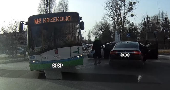 Awantura na rondzie w Szczecinie. Policja szuka świadków agresywnego zachowania 