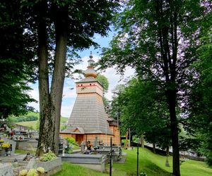 To jedna z najmniejszych małopolskich wsi. Kiedyś król Polski podarował ją biskupowi z Krakowa 