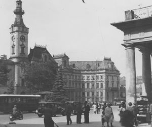 Archiwalne zdjęcia Placu Teatralnego i Pałacu Jabłonowskich