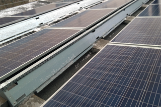 Mieszkańcy wrocławskich wieżowców mają elektrownię słoneczną na dachach. Oszczędzają na prądzie i zmniejszają smog! [WIDEO, ZDJĘCIA, AUDIO]