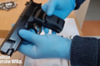 Gorzów Wielkopolski. Kobieta postrzelona w głowę na ul. Wyszyńskiego! Policja zatrzymała sześć młodych osób [ZDJĘCIA].