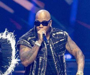 Powrót do lat 2000! J.Lo, Pitbull, Nelly Furtado, Melanie C już byli – teraz czas na Flo Ridę i jego imprezowe hity