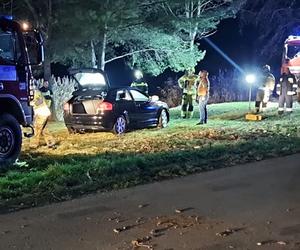 Tragiczny wypadek pod Pakosławicami. Auto wpadło do stawu