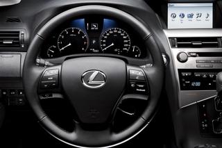 Lexus RX - takim autem jeździ Jerzy Stuhr