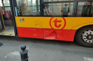 Kolizja autobusu z samochodem osobowym na Pradze-Północ