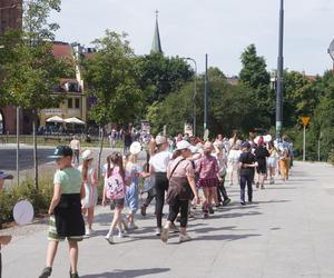  Dni Bajki 2024. W centrum Olsztyna zrobiło się bajkowo. Dzieci przejęły władzę nad miastem [ZDJĘCIA]