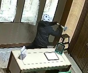 W 1,5 minuty zrabowali zegarki warte 2 miliony. Nagranie z zuchwałego skoku na jubilera w Galerii Mokotów