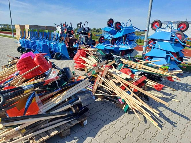 Kilka ton sprzętu do sprzątania po powodzi z Podkarpacia