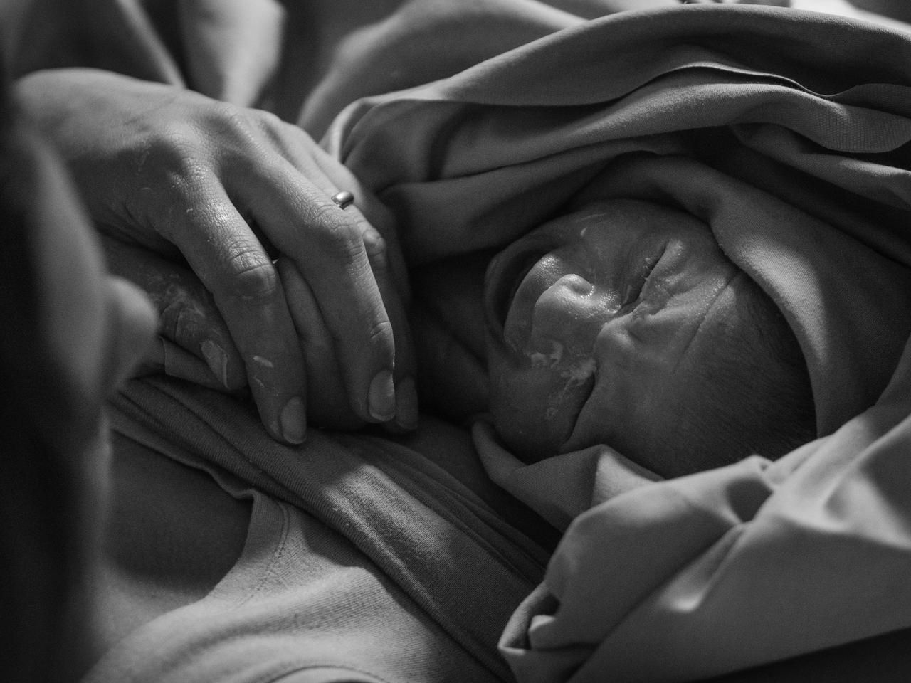 To szokujące, ile krwi stracisz podczas porodu. Położna pokazała wymowną grafikę