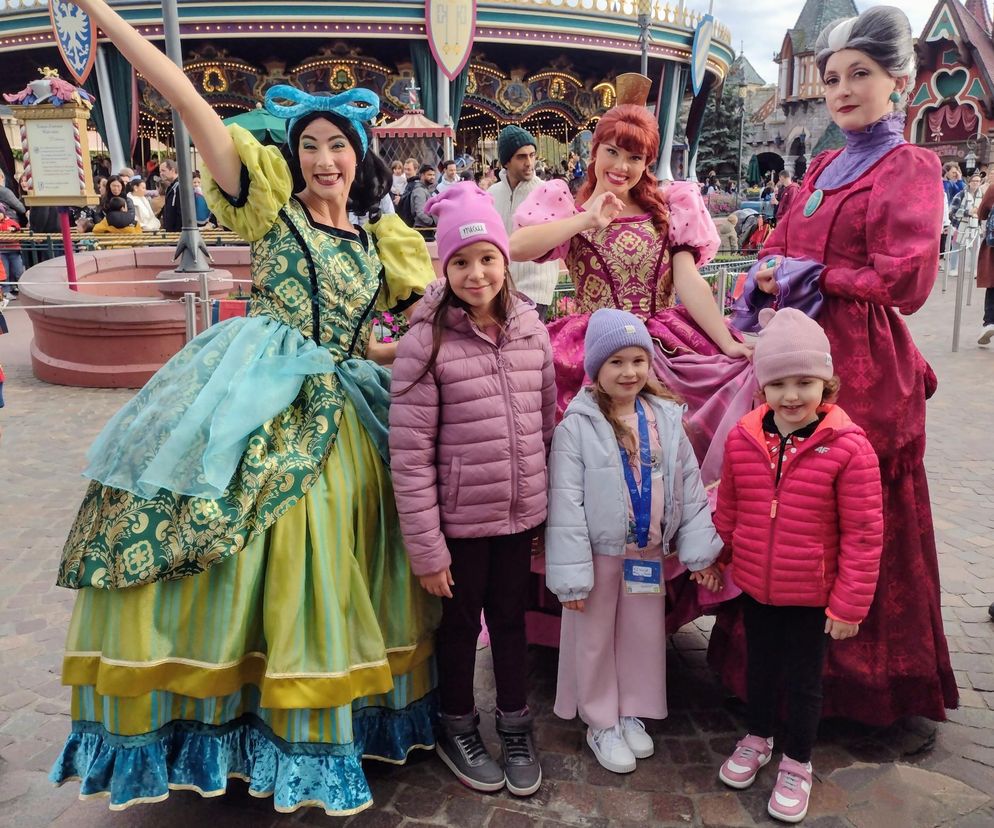 Nikola, Łucja i Paulinka-wyjazd do Disneylandu