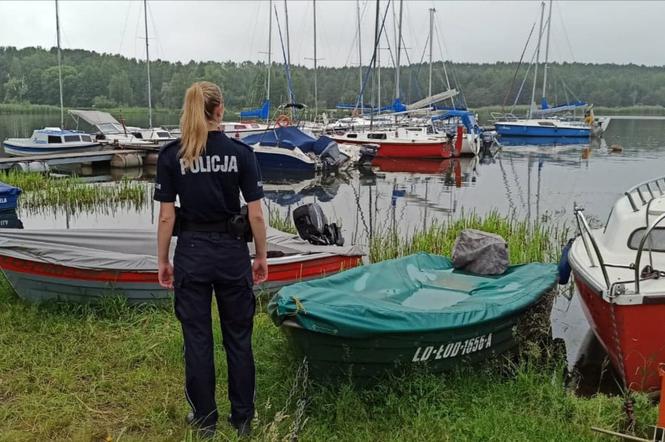 Tragedia nad Zalewem Sulejowskim. Mężczyzna wypadł z przycumowanej w porcie w Bronisławowie łodzi i UTOPIŁ SIĘ