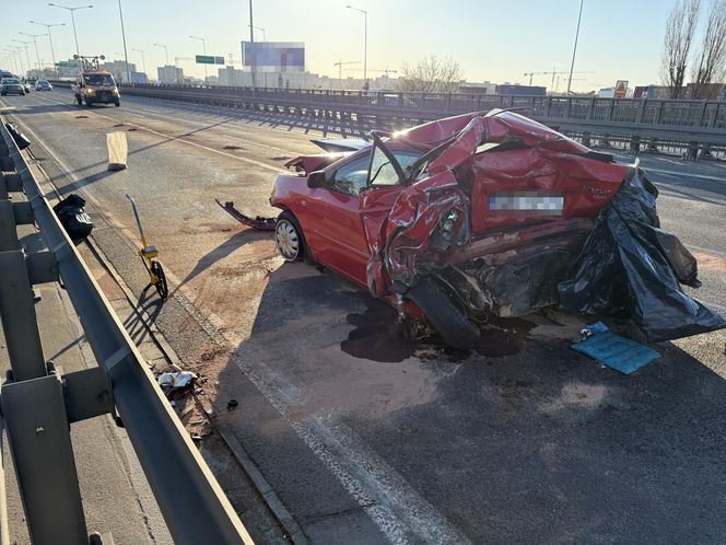 Śmiertelny wypadek na S8! Jedna osoba nie żyje po zderzeniu trzech ciężarówek 