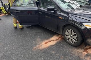 Żółta Corvette huknęła w bariery i zderzyła się z 3 samochodami! 