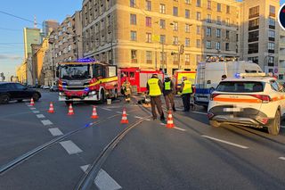  Wypadek na placu Starynkiewicza. Kierowca przewozu osób staranował motocyklistę 