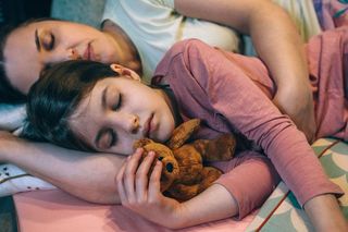 „Księżniczka wstała?”. Pozwolenie na sen to najlepszy prezent, jaki możesz dać dziecku