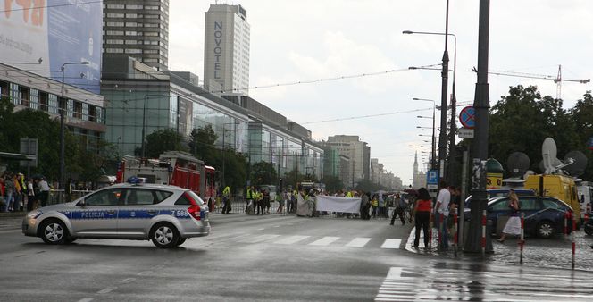 Blokada ulicy Marszałkowskiej w trakcie zamieszek 21.07.2009