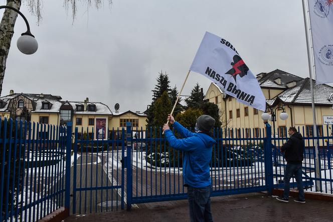 Międzymiastowy protest samochodowy pod Radiem Maryja. Strajkowali w Święto Trzech Króli