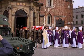 Pogrzeb Lecha i Marii Kaczyńskich. Para prezydencka spoczęła na Wawelu 14 lat temu. Tak wyglądały uroczystości pogrzebowe w Krakowie [GALERIA]