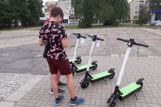 Ważne zmiany dla użytkowników hulajnóg elektrycznych. Po chodniku tylko 8km/h, a po drodze nie więcej niż 20km/h.