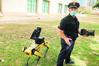 Roboty przypilnują metra