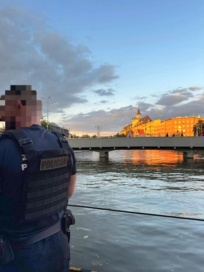 Wrocław. Ciało młodego chłopaka wyłowione z Odry. Tragedia pod elektrownią wodną [ZDJĘCIA]. 