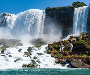 Koszmar! Matka rzuciła się z dwójką dzieci z wodospadu Niagara