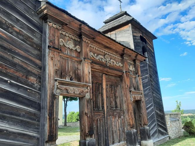 Krynki. To świętokrzyska wioska z arcydziełem architektury drewnianej