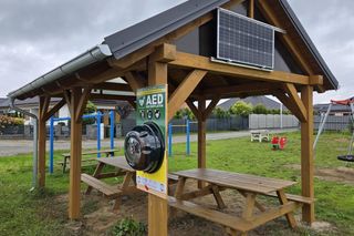 Henrykowo stawia na bezpieczeństwo – dwa nowe defibrylatory AED w miejscowości