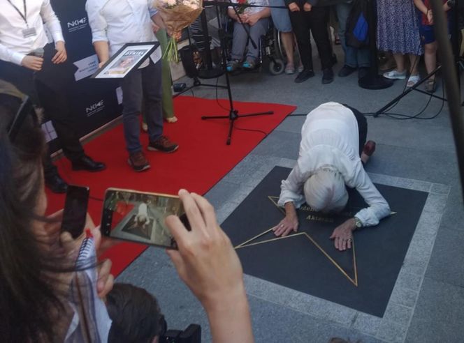 Łódź doceniła Bożenę Dykiel. Aktorka odsłoniła swoją gwiazdę na słynnej Alei Gwiazd [GALERIA] 