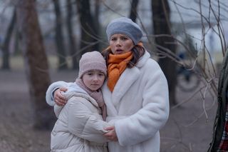 Przyjaciółki 25 sezon, odc. 301. Dorotka (Agnieszka Sienkiewicz-Gauer), Mirandka (Zoja Szymczyk)