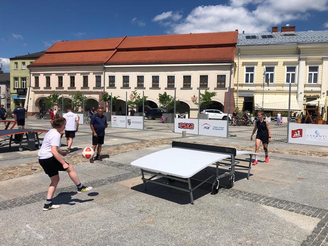 Turniej w teqball na kieleckim Rynku