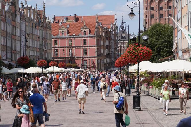 Tłumy turystów w Gdańsku. Ulice pękają w szwach