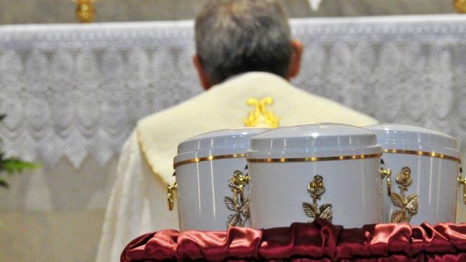 W Bielsku-Białej pochowano 164 nienarodzonych dzieci. "Nie mówicie, że utraciliście dziecko. Ono żyje"