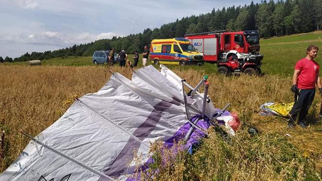 Lotniarz runął z wysokości pod Mieroszowem. Zginął na miejscu!