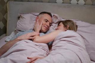 Na Wspólnej, odcinek 3824: Martyna i Damian wylądują w łóżku! Tak przypieczętują wspólne zamieszkanie - ZDJĘCIA 