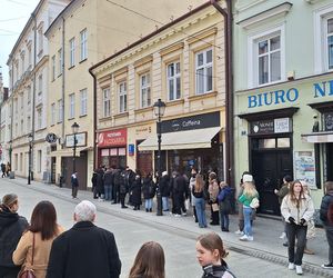 Rzeszowianie tłumnie ruszyli po pączki w Tłusty Czwartek 