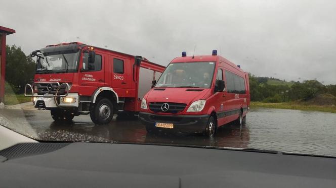 Strażacy z Pomorza ruszyli na południe kraju. Walczą ze skutkami powodzi 