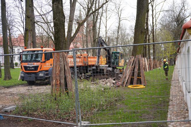 Remont parku Planty. Nie było dostępu do słynnej białostockiej toalety