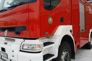Warszawa. Pod szpitalem podpalono ciężarówkę z hasłami antyaborcyjnymi [ZDJĘCIA]