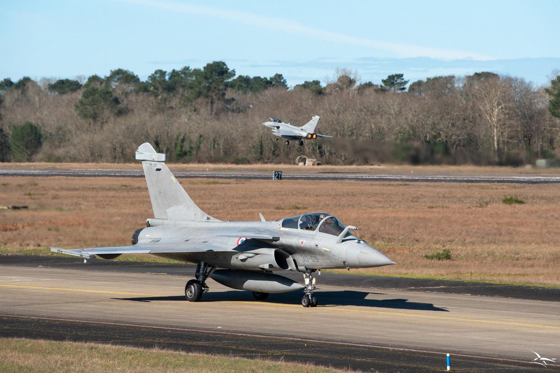 Serbskie samoloty i francuskie Rafale 