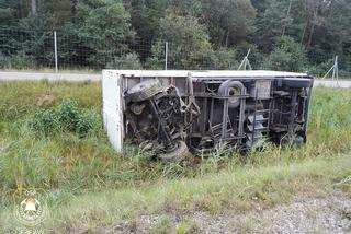 Jeżewo Stare: Wypadek na S8. Przewrócona ciężarówka-chłodnia blokuje drogę [ZDJĘCIA]