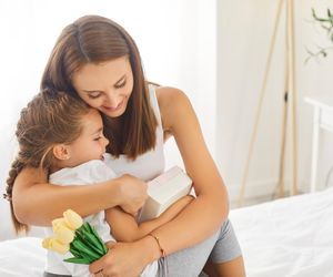 Dzień Matki 2025. Piękne życzenia, wierszyki i podziękowania dla mamy