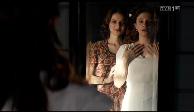 Stulecie Winnych 2 sezon odc. 24. Mania (Karolina Bacia), Ania (Weronika Humaj)